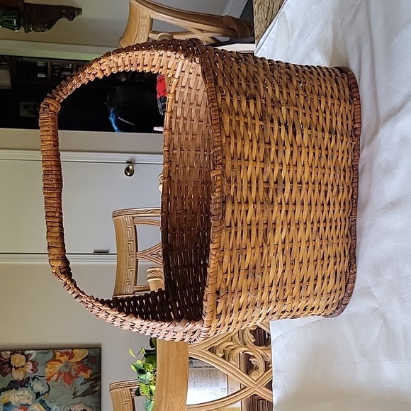 Unique Vintage Basket - Picture 6 of 8